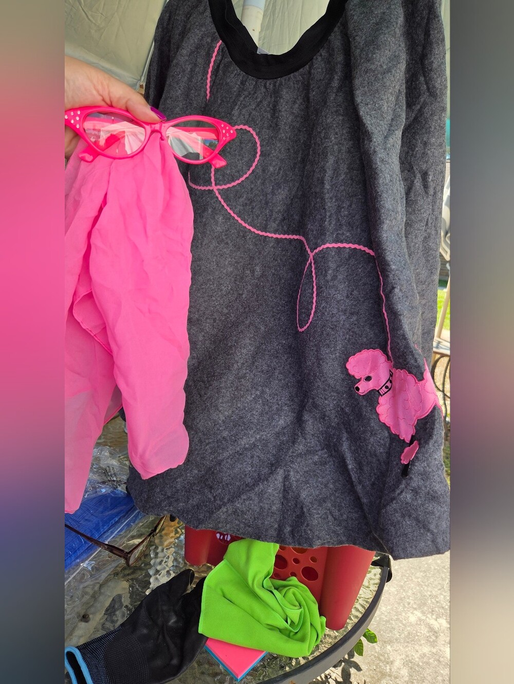 Pink poodle dress with matching pink glasses and scarf. Size: XL #podle #festiv